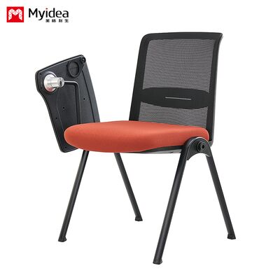 オフィス会議室,トレーニングルーム,小さなテーブルボードとプラスチックチェア,ブックル接続